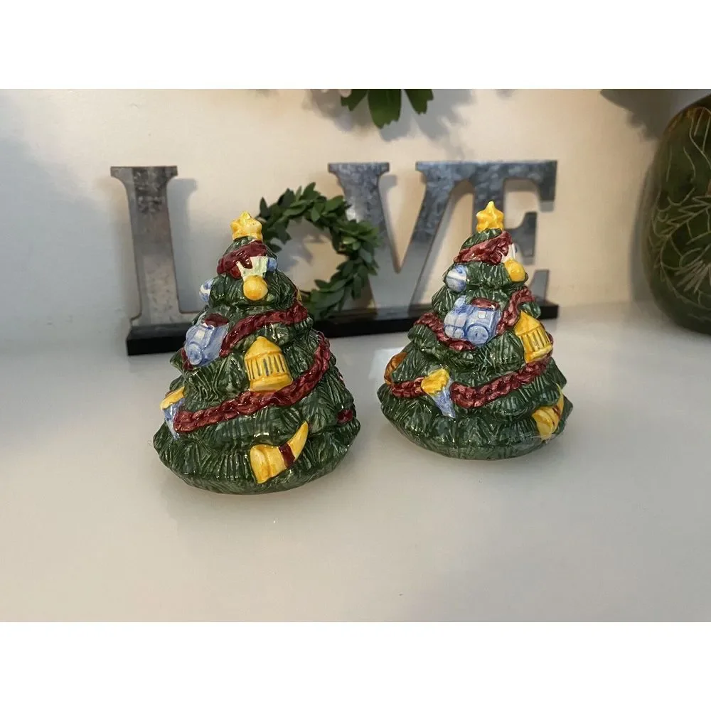 Hand Painted Christmas Trees FPD Macys Salt‎ & Pepper 1993 Hand Painted Vintage